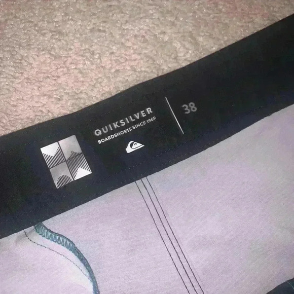 NWOT Quicksilver board shorts 38 - Picture 3 of 8